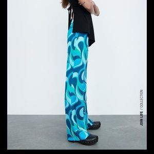 Blue cute Zara flowy printed pants never worn!!